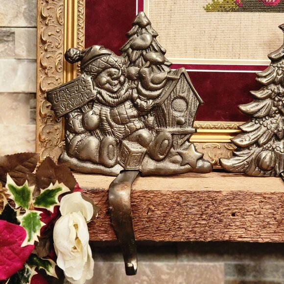 Noel Grandeur Christmas Cast Iron Vintage Stocking Hangers 4pc Set COLLECTIBLE - Picture 5 of 10
